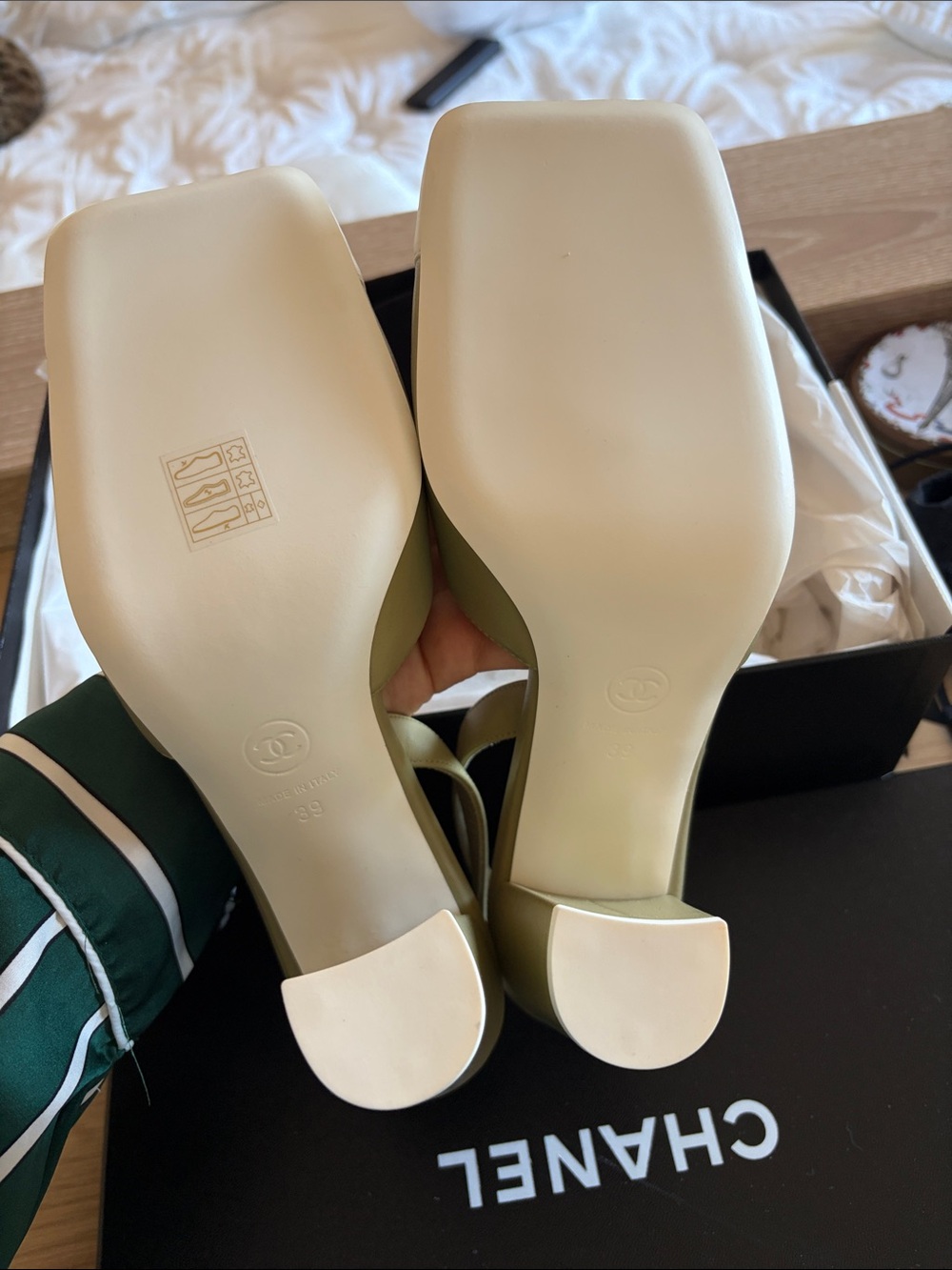 CHANEL Olive Green and White Cap-Toe Slingback Heels with Gold CC - Picture 4 of 8